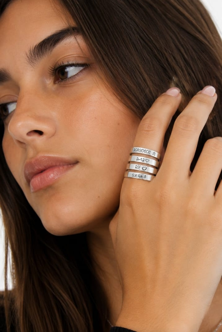 💍 Anillo “Agradece, Ama, Ríe y Sueña” en Plata Ley 925