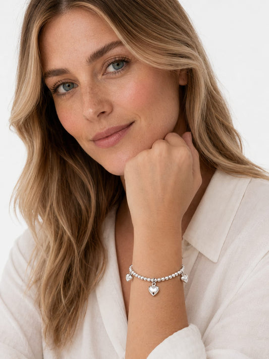 💕 Pulsera de Dijes de Corazón – Elegancia y Amor en Cada Detalle