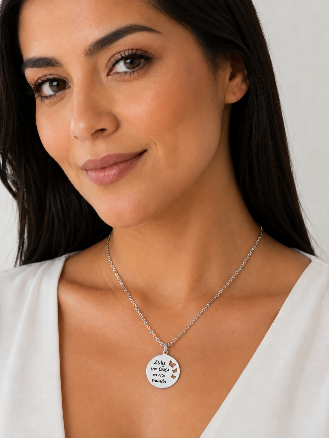 🦋 Dije Personalizado “Eres Única en Este Mundo” con Nombre y Mariposas