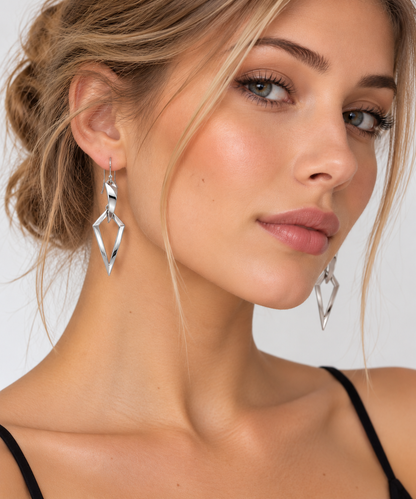 Aretes Geométricos Colgantes – Elegancia Moderna y Movimiento