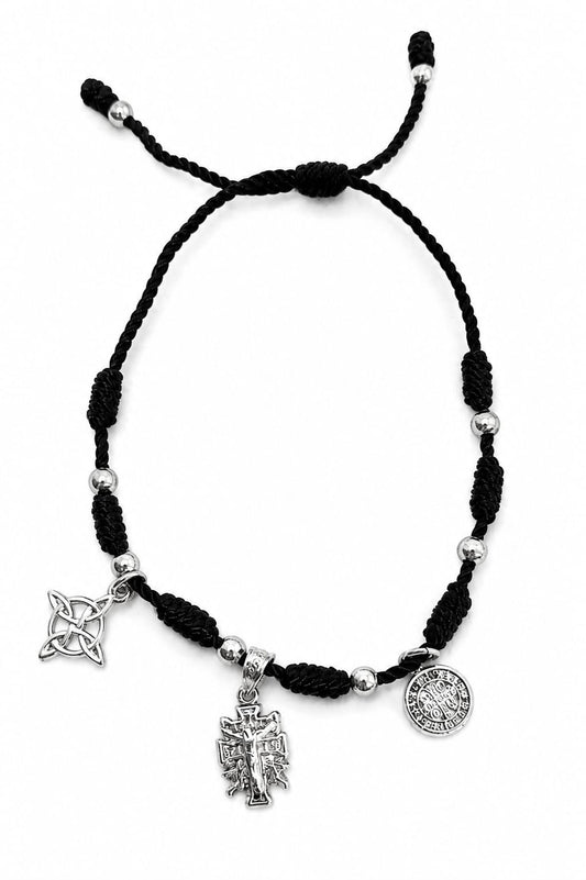 Pulsera de Protección con Cruz de Caravaca, Medalla de San Benito y Nudo de Bruja.
