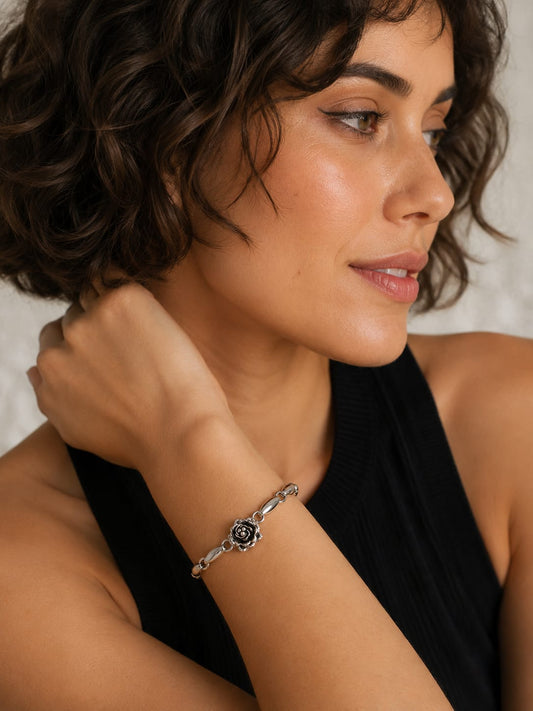 🌹 Pulsera Rosa Eterna – Un Símbolo de Amor que Permanece