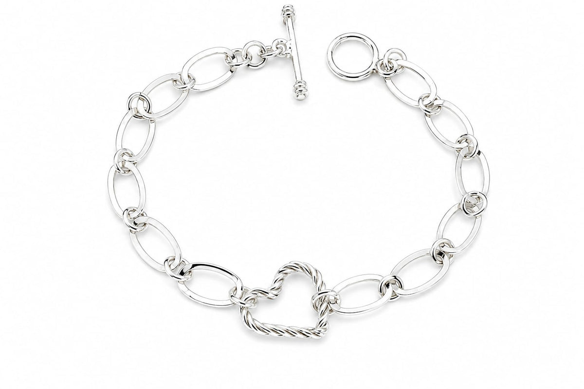 🤍 Pulsera Corazón de Eslabones – Elegancia con un Toque Romántico