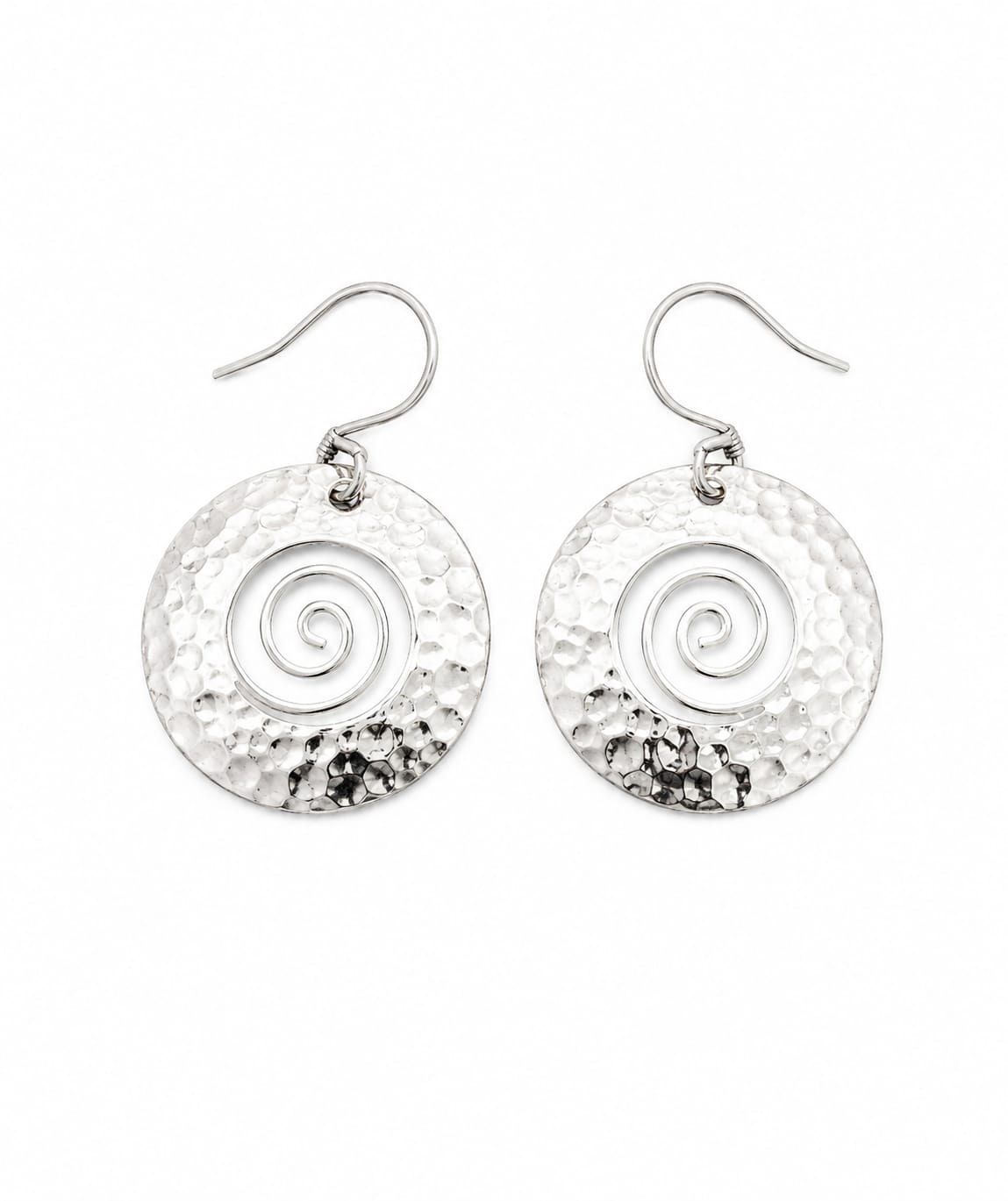 🌀 Aretes Espiral Martillados – Movimiento, Equilibrio y Estilo