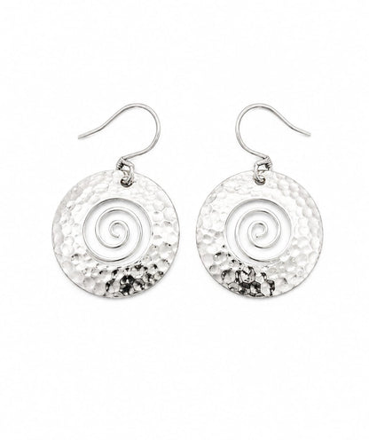 🌀 Aretes Espiral Martillados – Movimiento, Equilibrio y Estilo