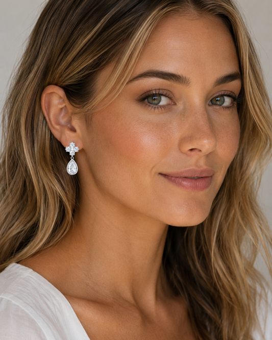 Aretes Gota con Circonias en Plata Ley 925